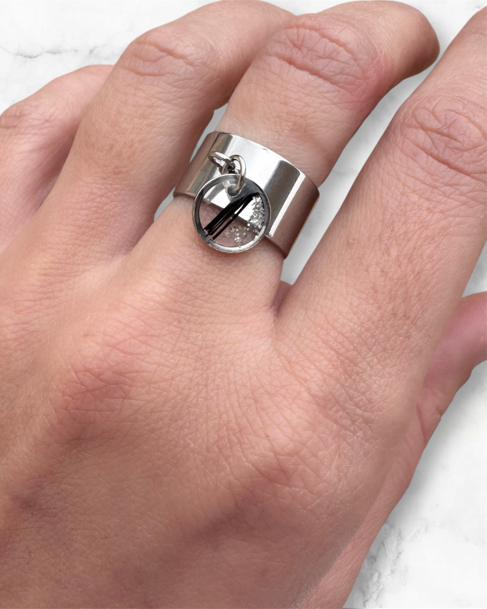 Bague SOUVENIR Charms (avec les crins, poils ou plumes de votre animal)