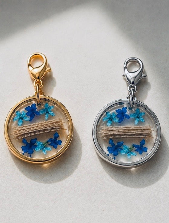 Porte bonheur SOUVENIR fleurs (avec les crins, poils ou plumes de votre animal)