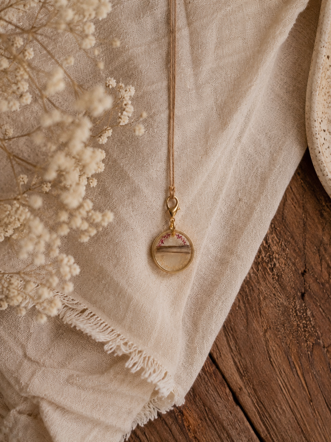 Porte bonheur SOUVENIR paillettes (avec les crins, poils ou plumes de votre animal)