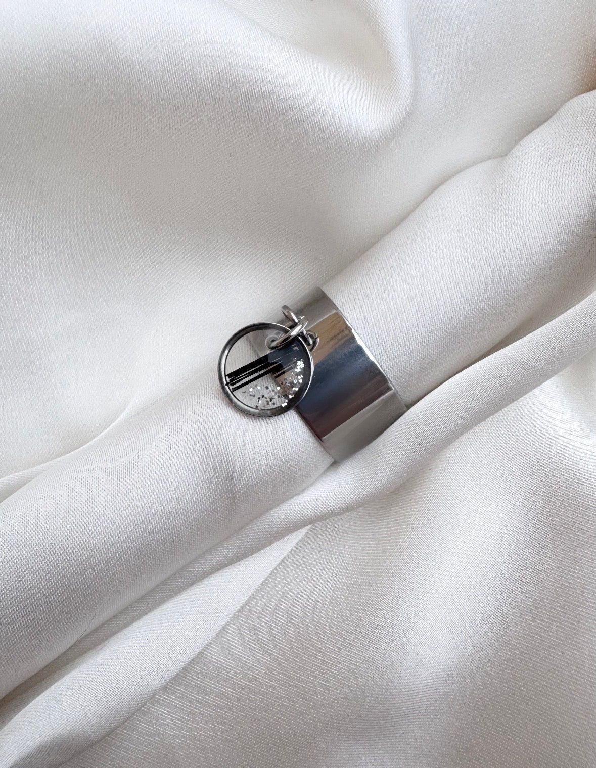 Bague SOUVENIR Charms (avec les crins, poils ou plumes de votre animal)